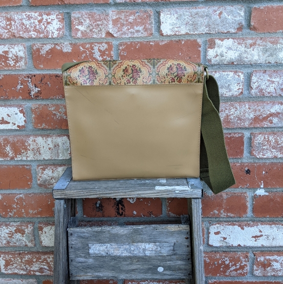 Esprit Floral Vegan Messenger Bag - Picture 13 of 14